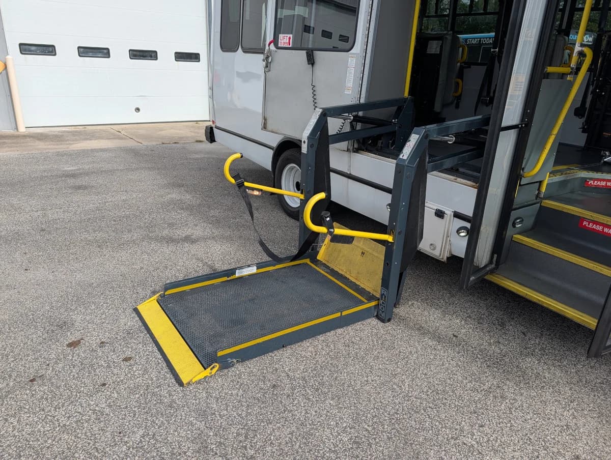 2017 Ford E-450 ADA 14 Passenger - Image 17 2017 Ford E-450 ADA 14 Passenger - Image 17