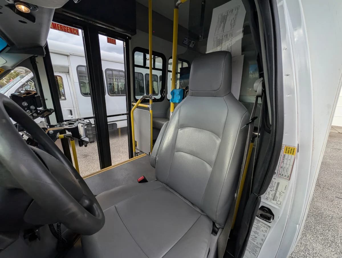 2016 Ford E350 Non-CDL 12P - Thumbnail 13 2016 Ford E350 Non-CDL 12P - Thumbnail 13