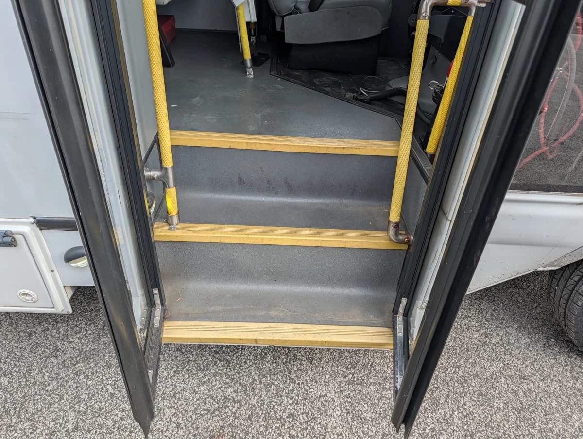 2016 Ford E350 Non-CDL 12P - Thumbnail 5 2016 Ford E350 Non-CDL 12P - Thumbnail 5