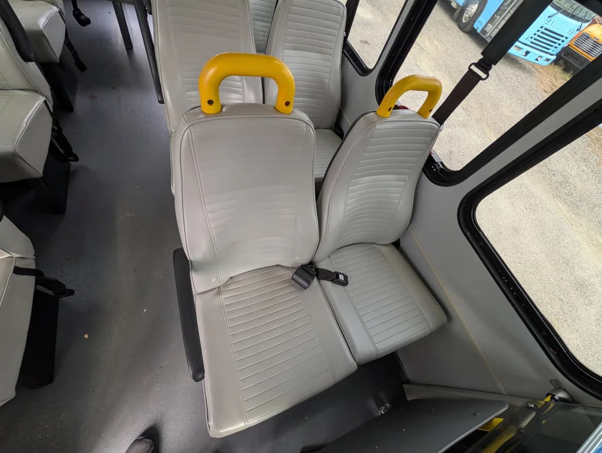 2016 Ford E350 Non-CDL 12P - Thumbnail 9 2016 Ford E350 Non-CDL 12P - Thumbnail 9