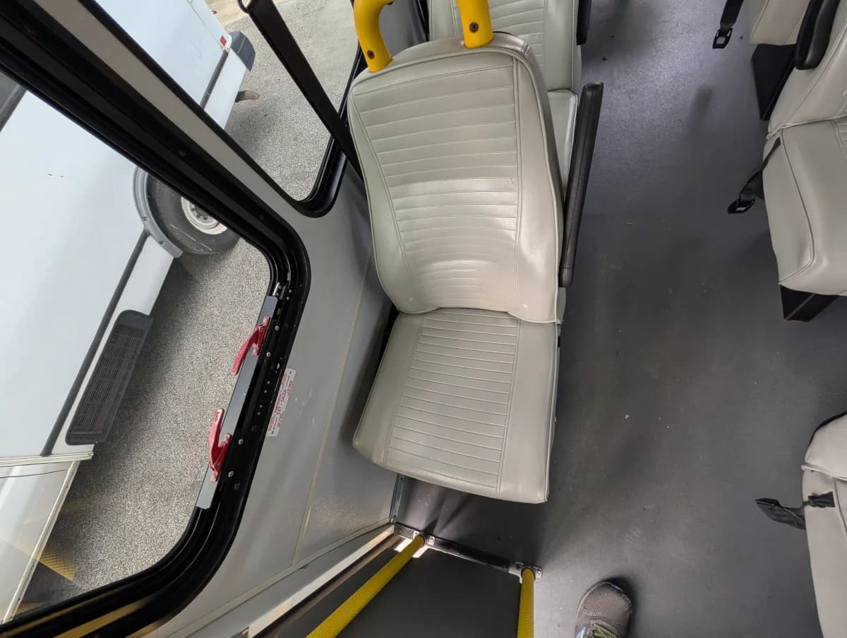 2016 Ford E350 Non-CDL 12P - Thumbnail 10 2016 Ford E350 Non-CDL 12P - Thumbnail 10