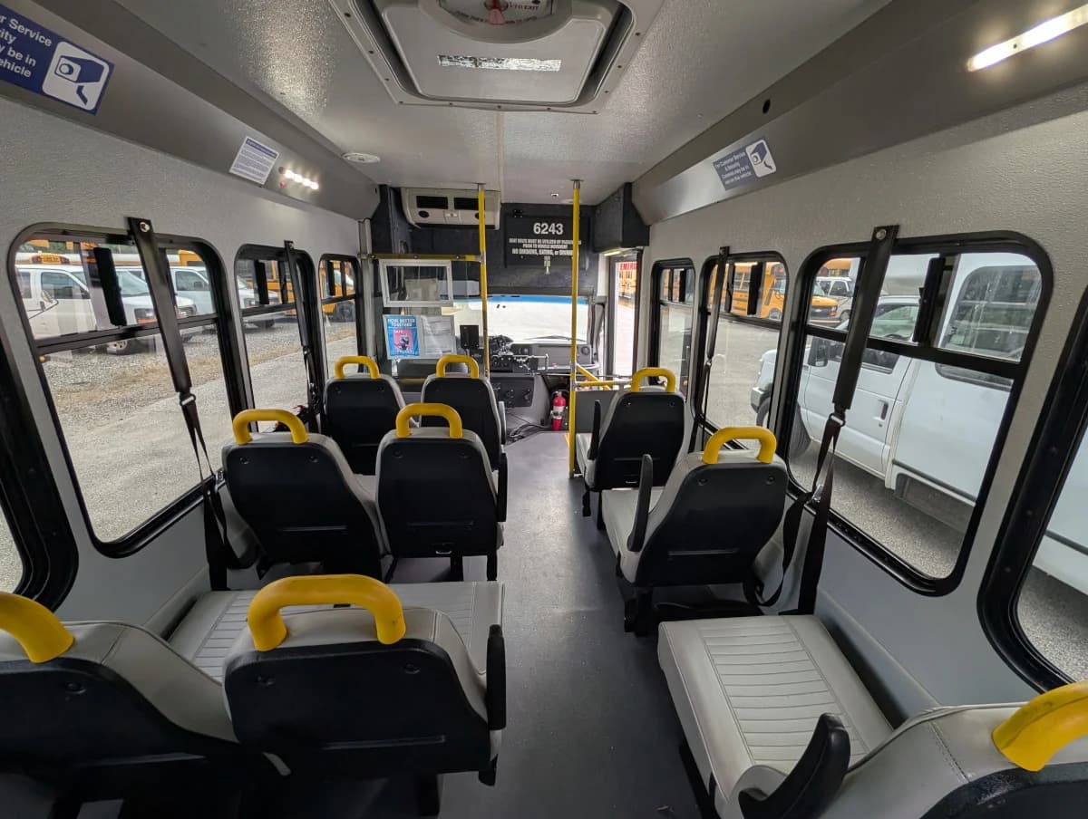 2016 Ford E350 Non-CDL 12P - Thumbnail 11 2016 Ford E350 Non-CDL 12P - Thumbnail 11