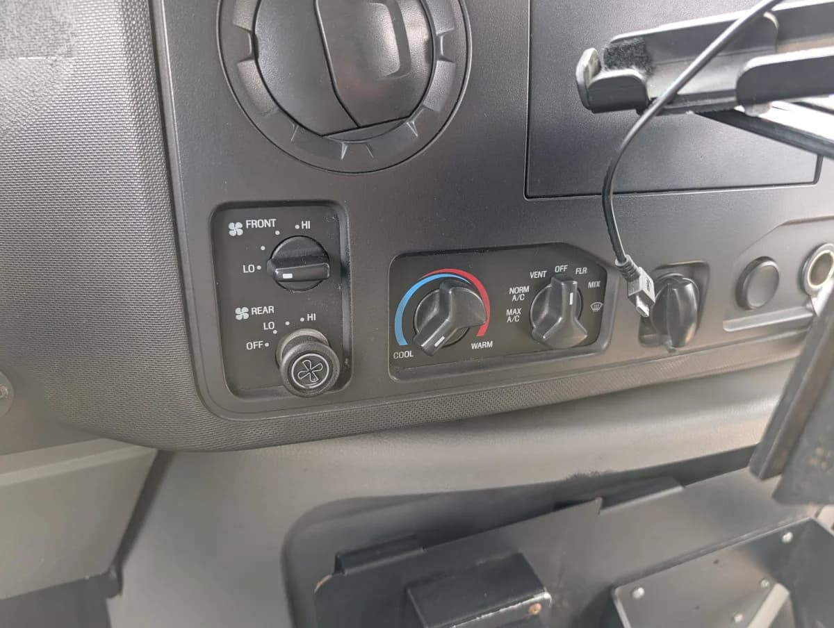 2016 Ford E350 Non-CDL 12P - Thumbnail 17 2016 Ford E350 Non-CDL 12P - Thumbnail 17