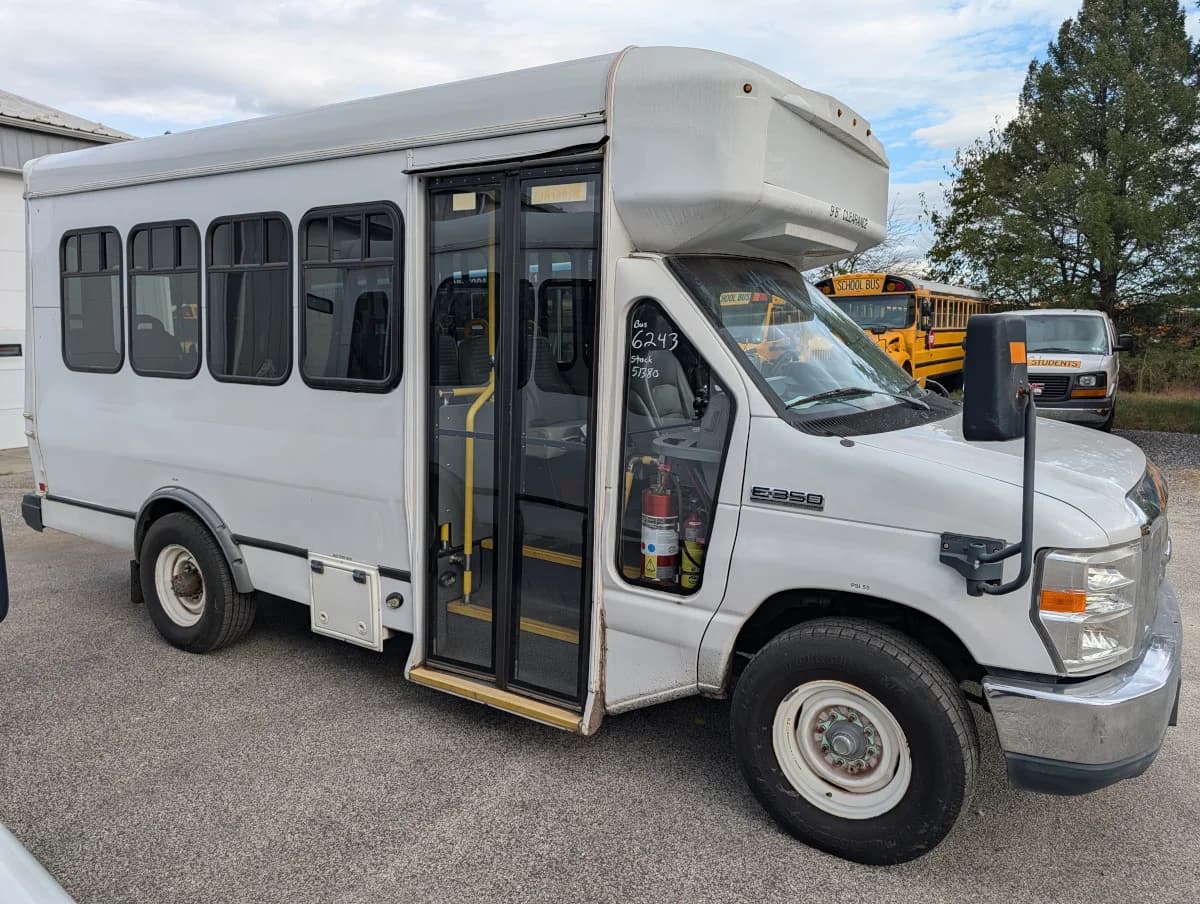 2016 Ford E350 Non-CDL 12P - Thumbnail 2 2016 Ford E350 Non-CDL 12P - Thumbnail 2