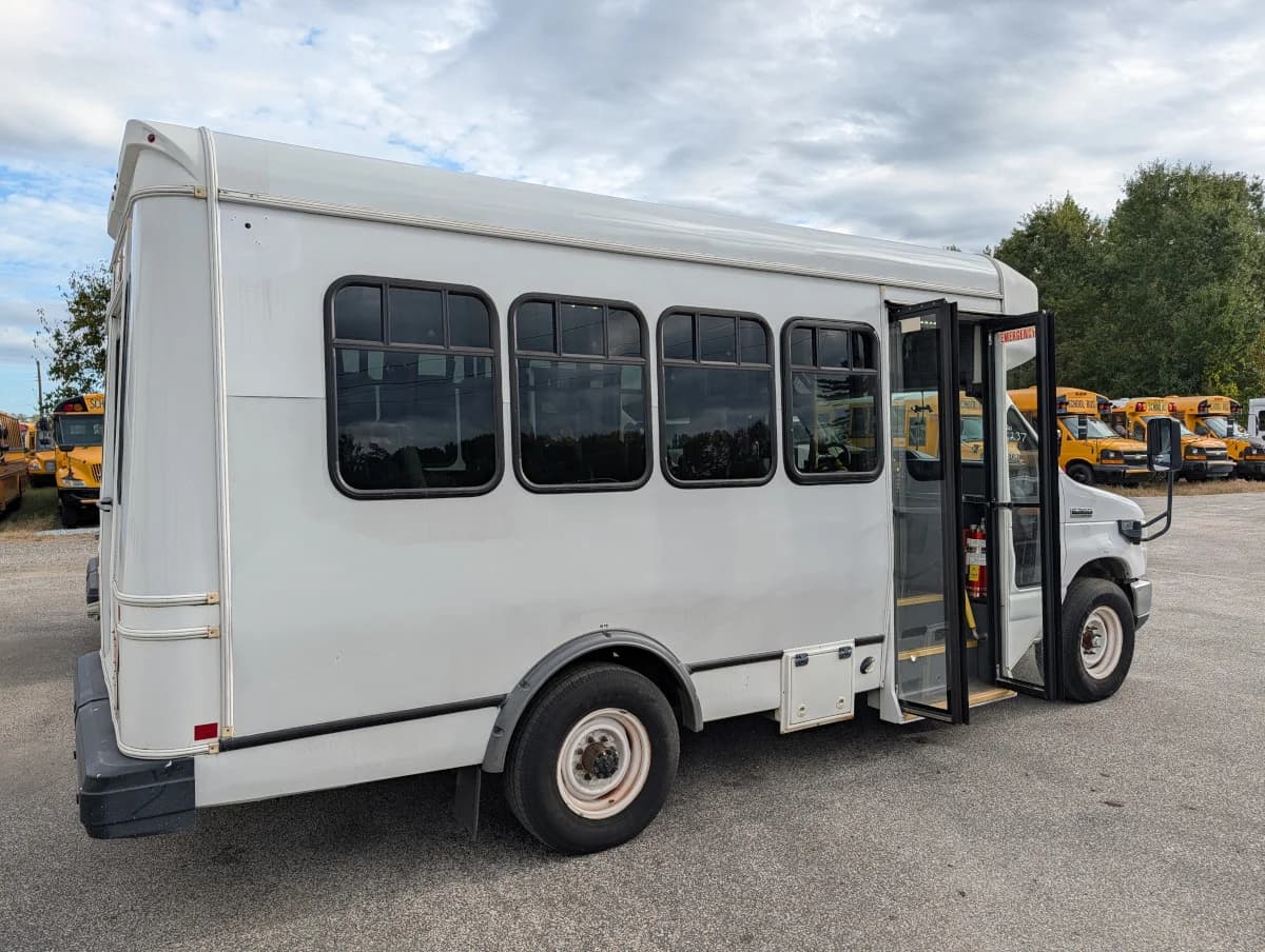 2016 Ford E-350 Shuttle 12P - Thumbnail 3 2016 Ford E-350 Shuttle 12P - Thumbnail 3