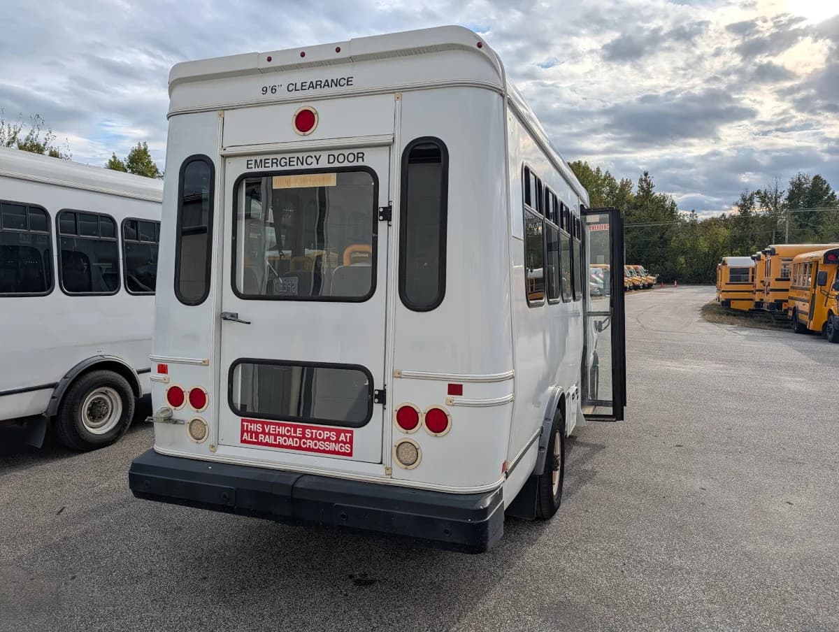 2016 Ford E-350 Shuttle 12P - Thumbnail 23 2016 Ford E-350 Shuttle 12P - Thumbnail 23