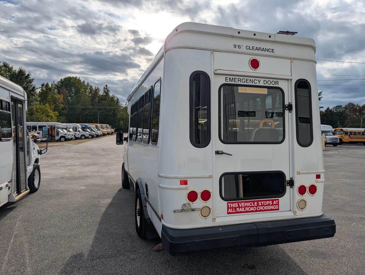 2016 Ford E-350 Shuttle 12P - Thumbnail 24 2016 Ford E-350 Shuttle 12P - Thumbnail 24