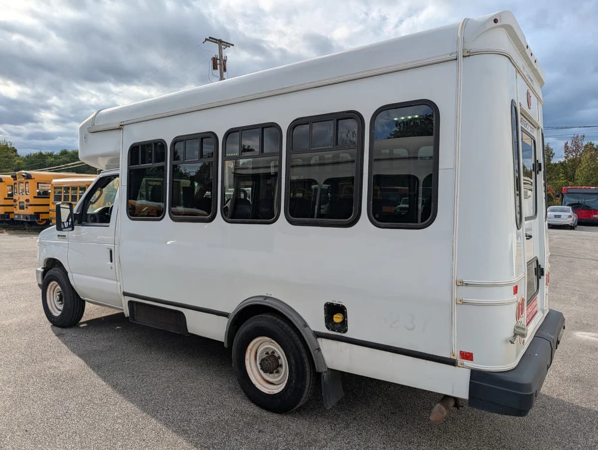 2016 Ford E-350 Shuttle 12P - Thumbnail 4 2016 Ford E-350 Shuttle 12P - Thumbnail 4