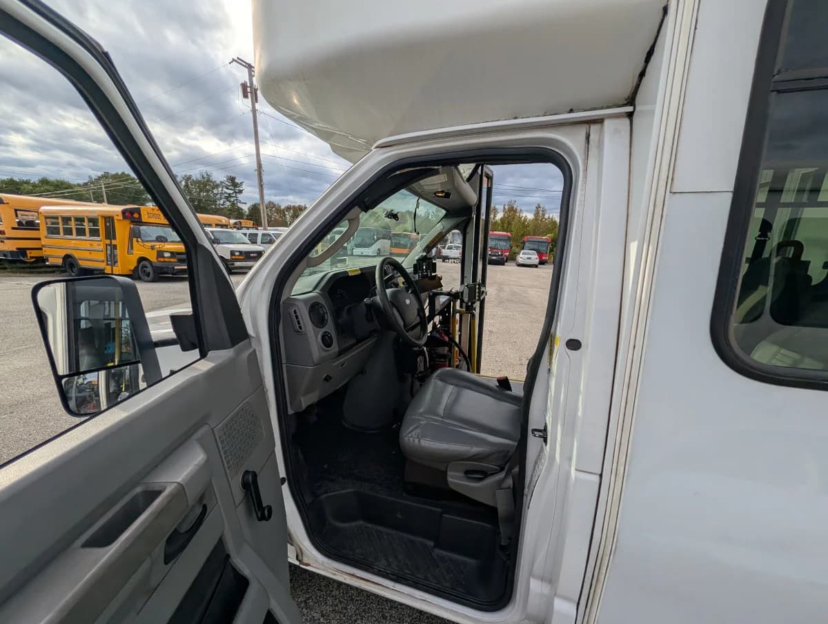 2016 Ford E-350 Shuttle 12P - Thumbnail 11 2016 Ford E-350 Shuttle 12P - Thumbnail 11