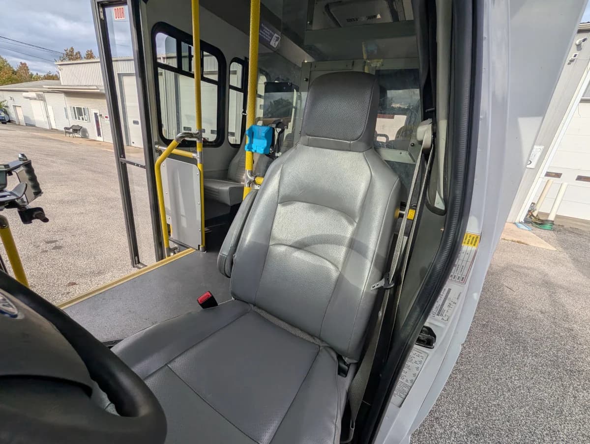 2016 Ford E-350 Shuttle 12P - Thumbnail 12 2016 Ford E-350 Shuttle 12P - Thumbnail 12