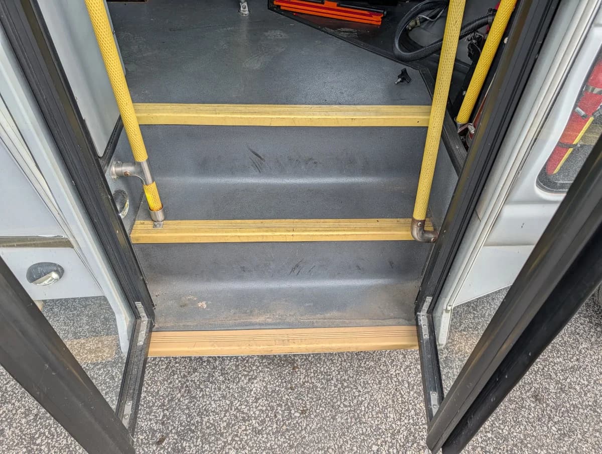 2016 Ford E-350 Shuttle 12P - Thumbnail 5 2016 Ford E-350 Shuttle 12P - Thumbnail 5