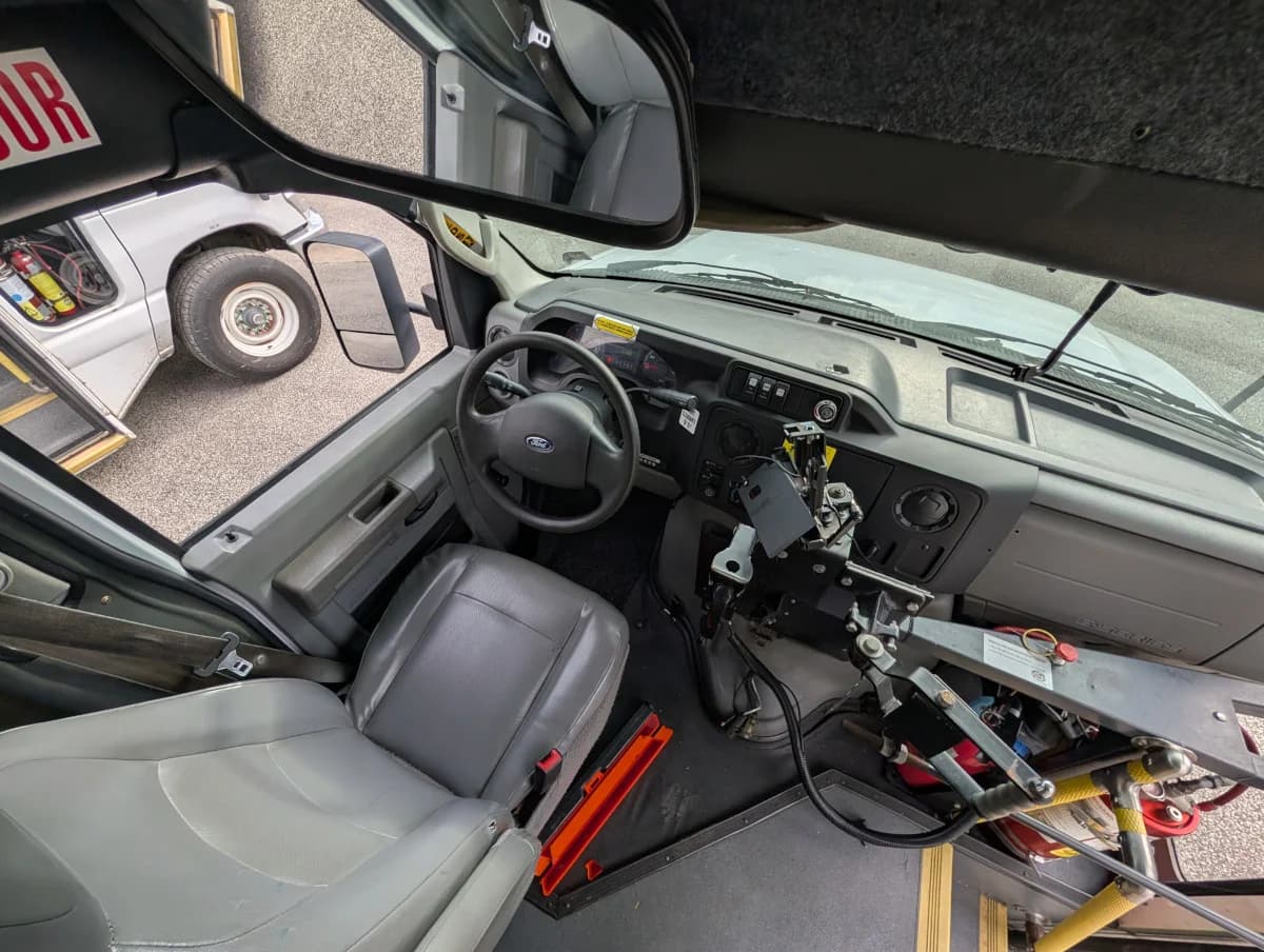 2016 Ford E-350 Shuttle 12P - Thumbnail 6 2016 Ford E-350 Shuttle 12P - Thumbnail 6