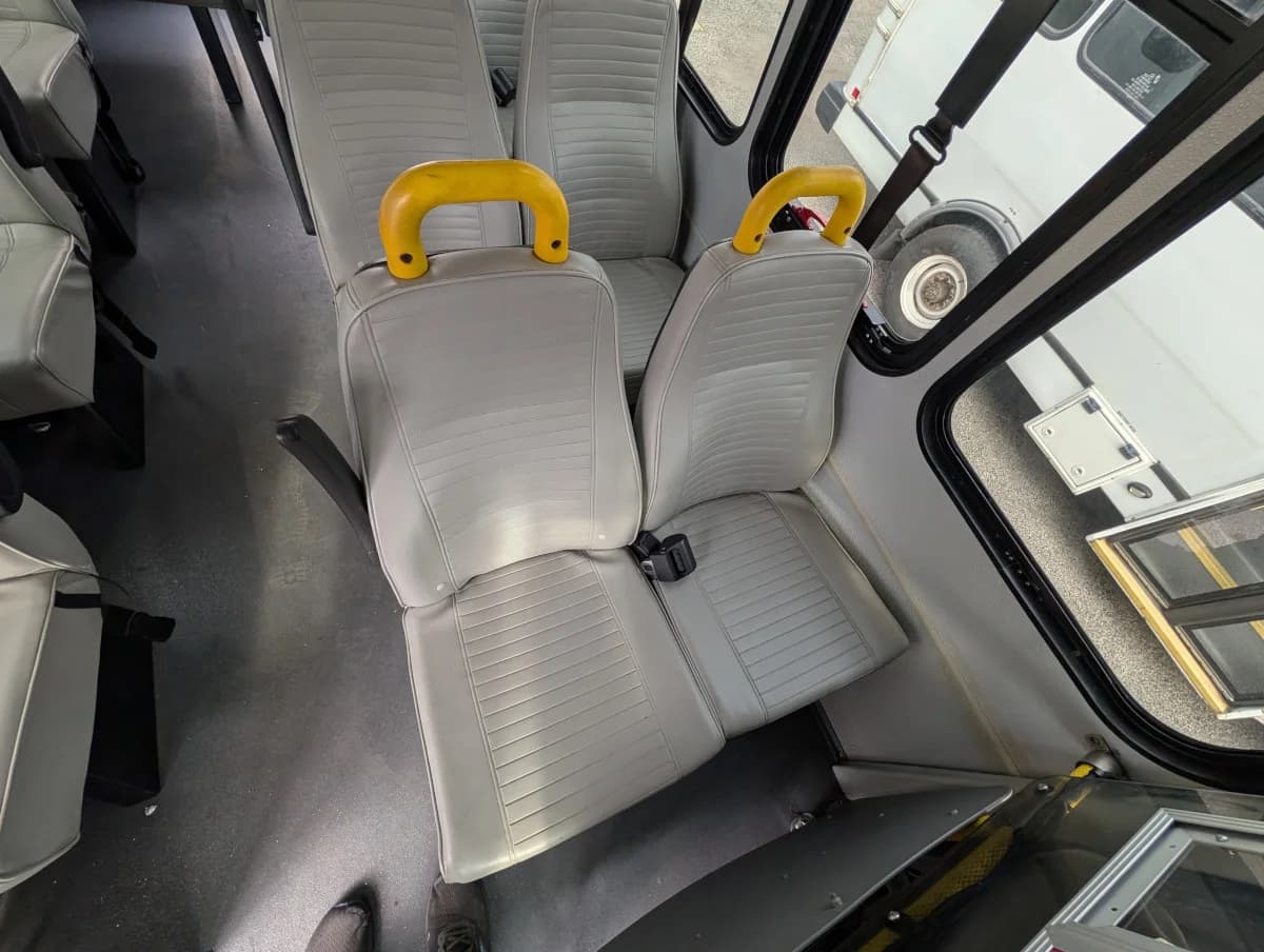 2016 Ford E-350 Shuttle 12P - Thumbnail 8 2016 Ford E-350 Shuttle 12P - Thumbnail 8