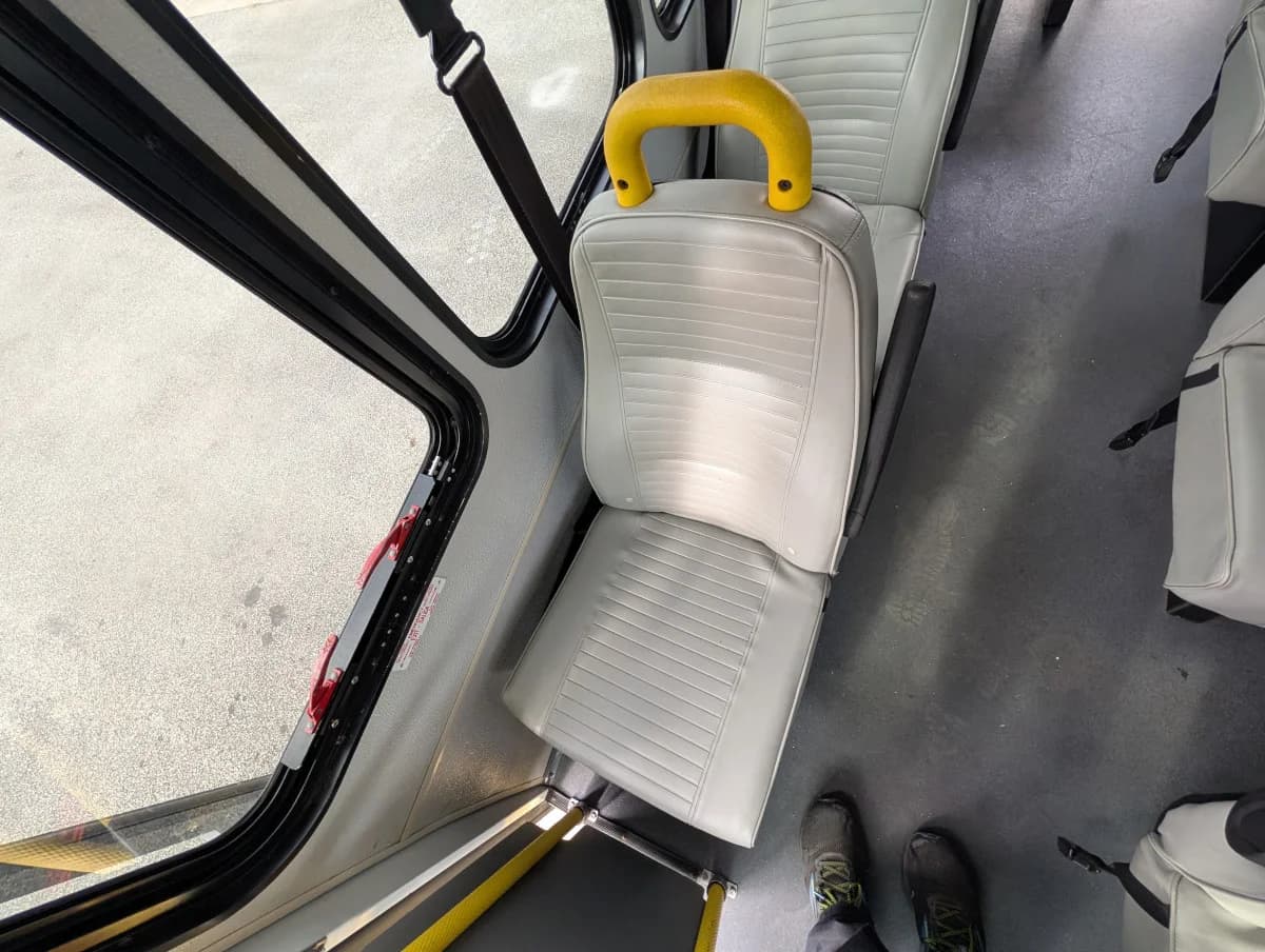 2016 Ford E-350 Shuttle 12P - Thumbnail 9 2016 Ford E-350 Shuttle 12P - Thumbnail 9