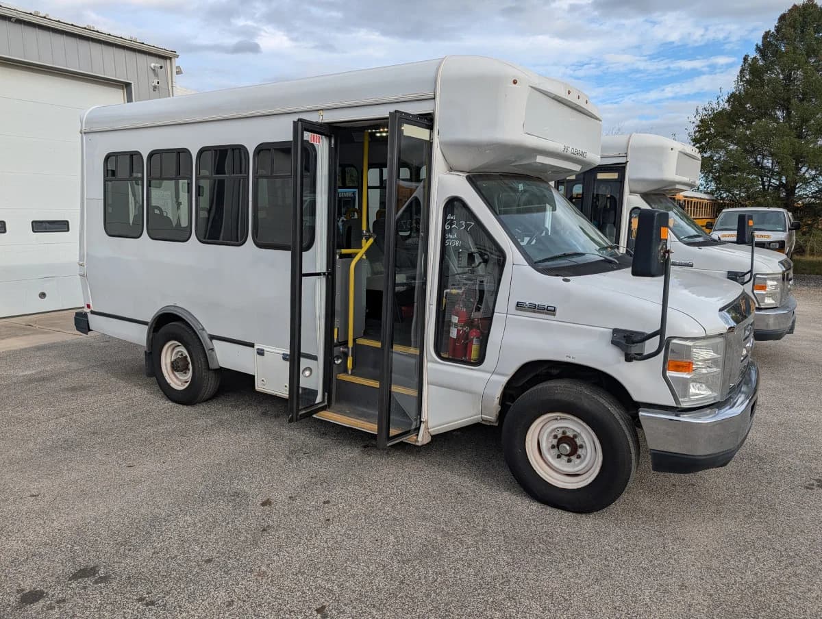 2016 Ford E-350 Shuttle 12P - Thumbnail 2 2016 Ford E-350 Shuttle 12P - Thumbnail 2