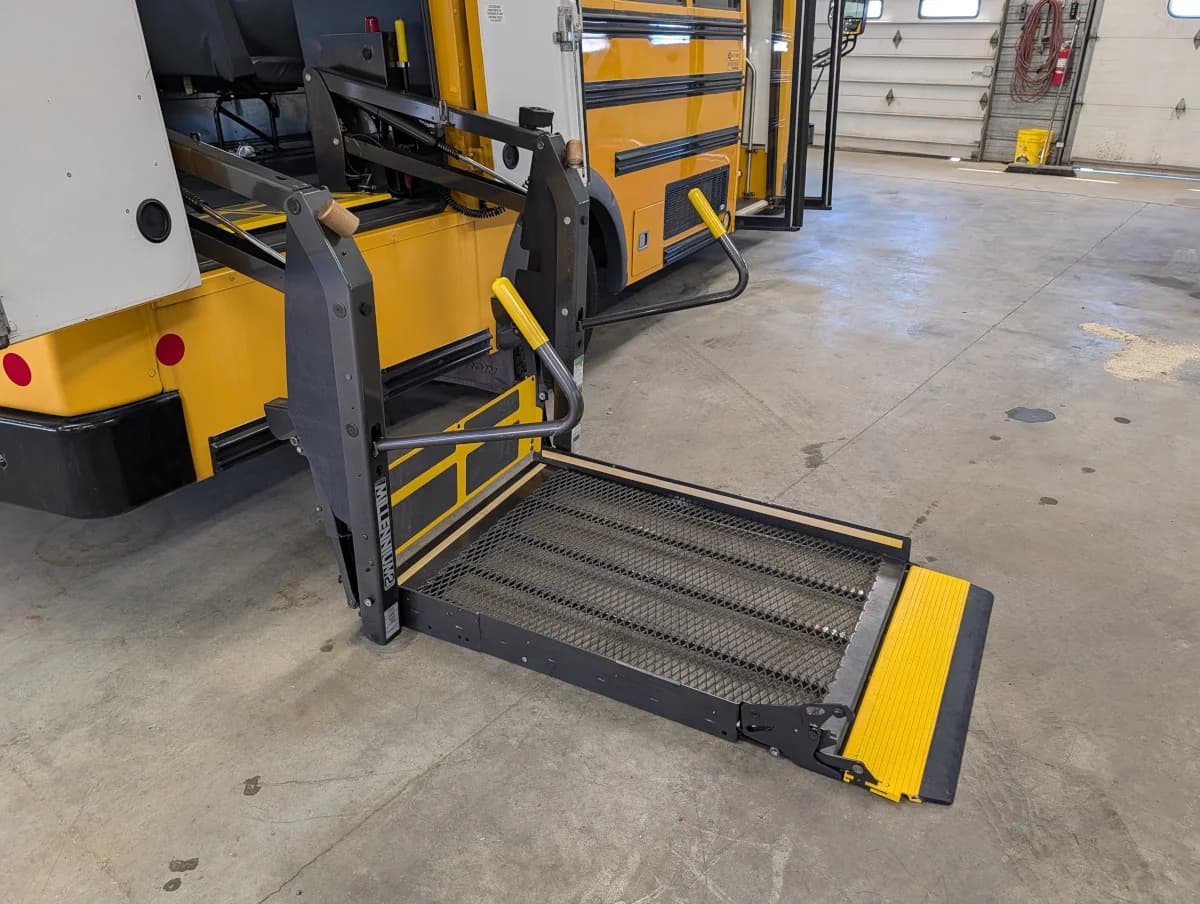 2013 Chevrolet Microbird 18P ADA - Thumbnail 20 2013 Chevrolet Microbird 18P ADA - Thumbnail 20