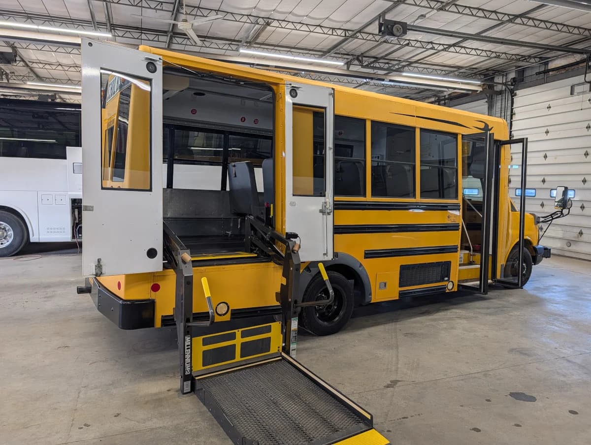 2013 Chevrolet Microbird 18P ADA - Thumbnail 3 2013 Chevrolet Microbird 18P ADA - Thumbnail 3