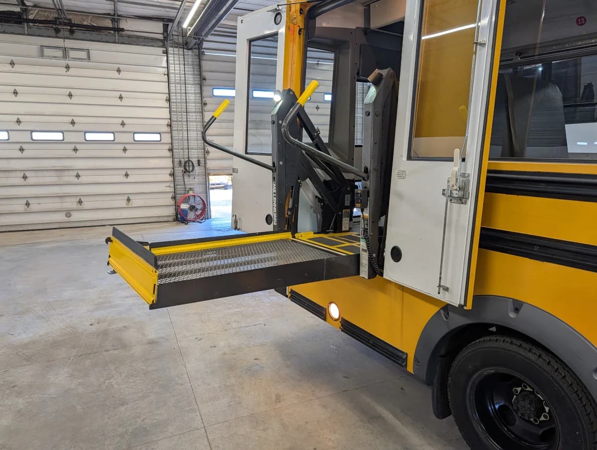 2013 Chevrolet Microbird 18P ADA - Thumbnail 17 2013 Chevrolet Microbird 18P ADA - Thumbnail 17