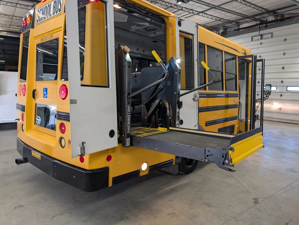 2013 Chevrolet Microbird 18P ADA - Thumbnail 18 2013 Chevrolet Microbird 18P ADA - Thumbnail 18