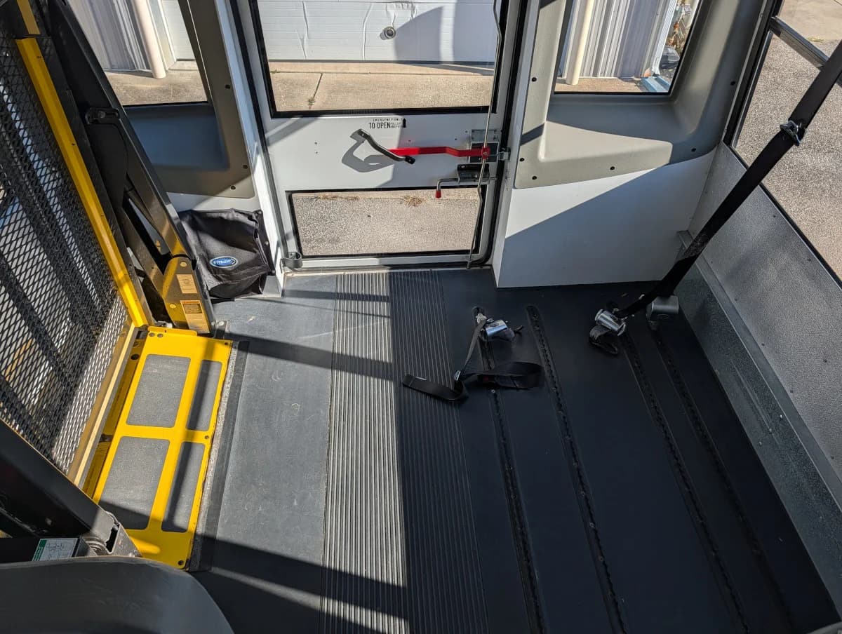 2013 Chevrolet Microbird 18P ADA - Thumbnail 11 2013 Chevrolet Microbird 18P ADA - Thumbnail 11