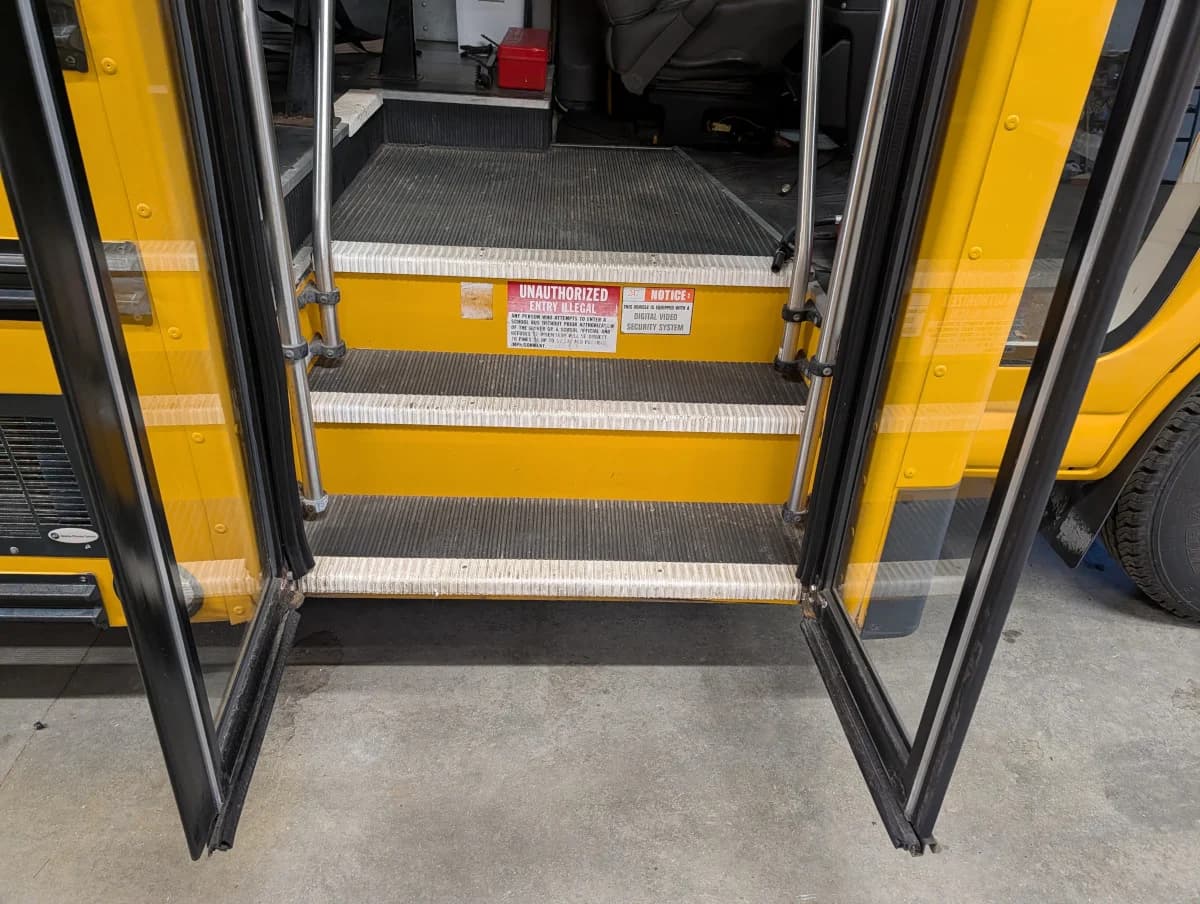 2013 Chevrolet Microbird 18P ADA - Thumbnail 5 2013 Chevrolet Microbird 18P ADA - Thumbnail 5