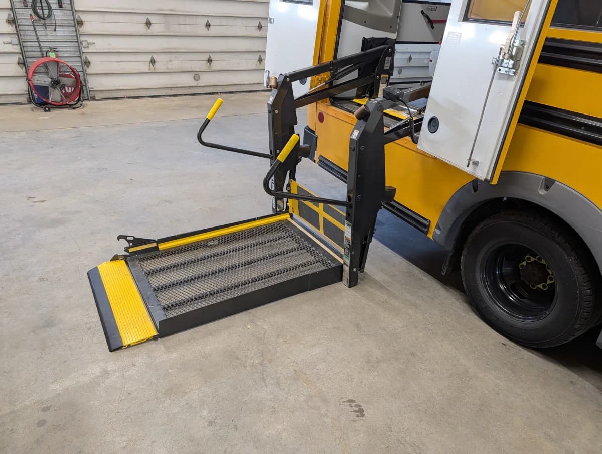 2013 Chevrolet Microbird 18P ADA - Thumbnail 18 2013 Chevrolet Microbird 18P ADA - Thumbnail 18