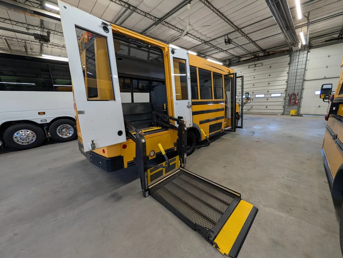 2013 Chevrolet Microbird 18P ADA - Thumbnail 3 2013 Chevrolet Microbird 18P ADA - Thumbnail 3