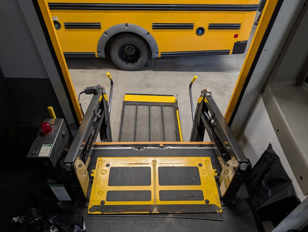 2013 Chevrolet Microbird 18P ADA - Thumbnail 14 2013 Chevrolet Microbird 18P ADA - Thumbnail 14