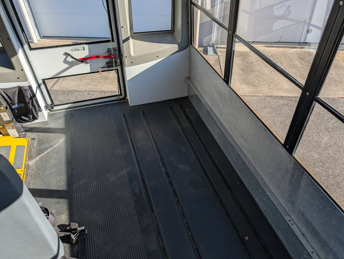 2013 Chevrolet Microbird 18P ADA - Thumbnail 11 2013 Chevrolet Microbird 18P ADA - Thumbnail 11