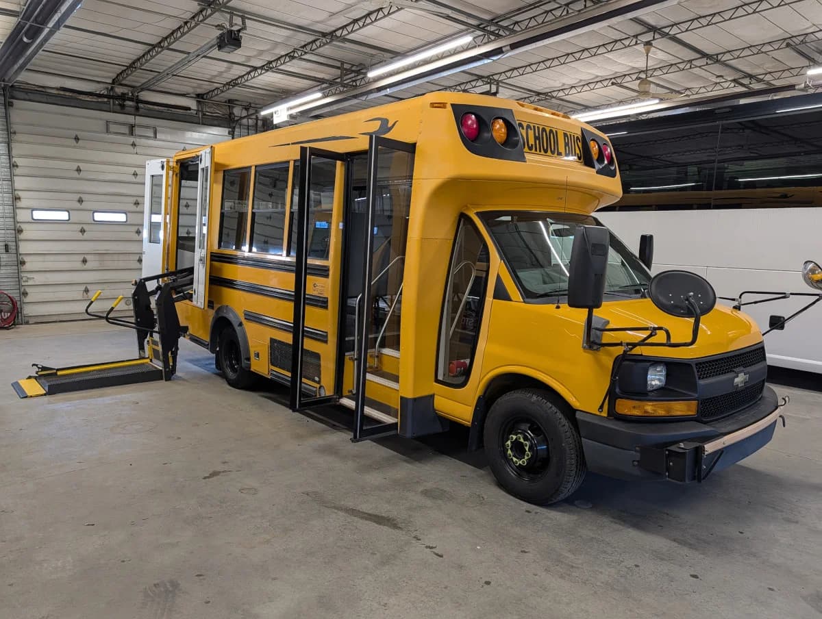 2013 Chevrolet Microbird 18P ADA - Thumbnail 2 2013 Chevrolet Microbird 18P ADA - Thumbnail 2