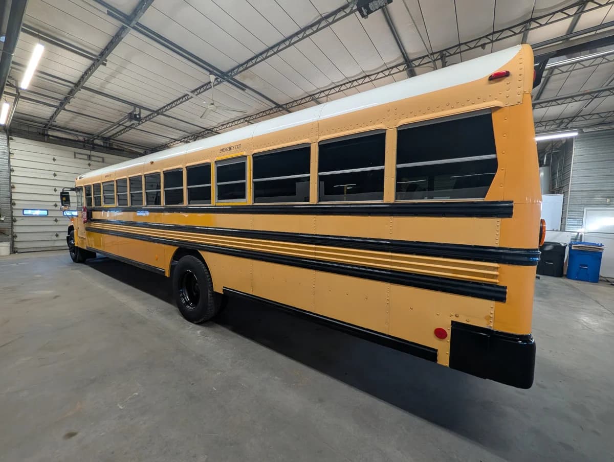 2012 Blue Bird Vision 72P - Thumbnail 4 2012 Blue Bird Vision 72P - Thumbnail 4