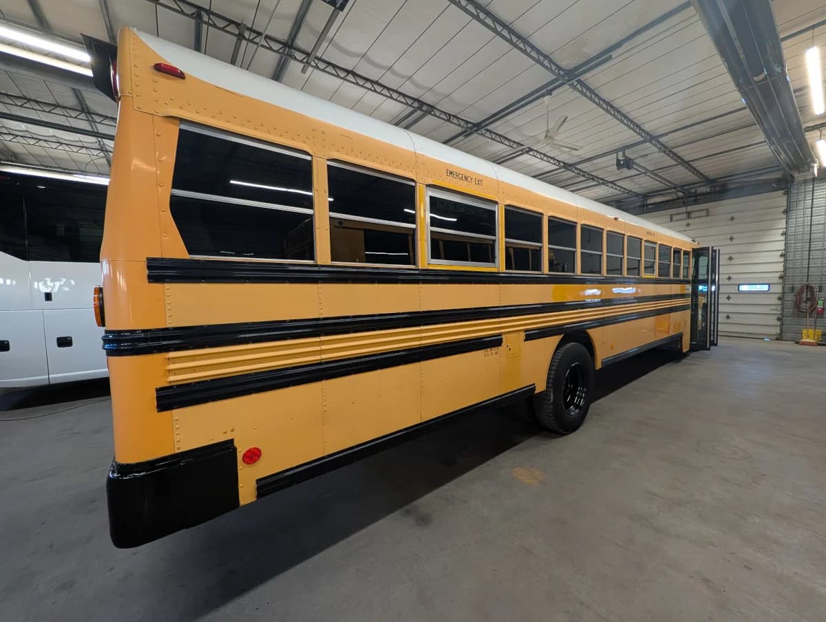 2012 Blue Bird Vision 72P - Thumbnail 3 2012 Blue Bird Vision 72P - Thumbnail 3