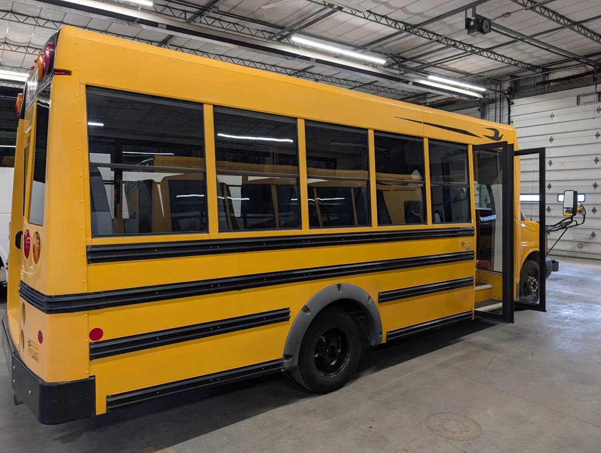 2013 Chevrolet MicroBird 28P AC - Thumbnail 3 2013 Chevrolet MicroBird 28P AC - Thumbnail 3