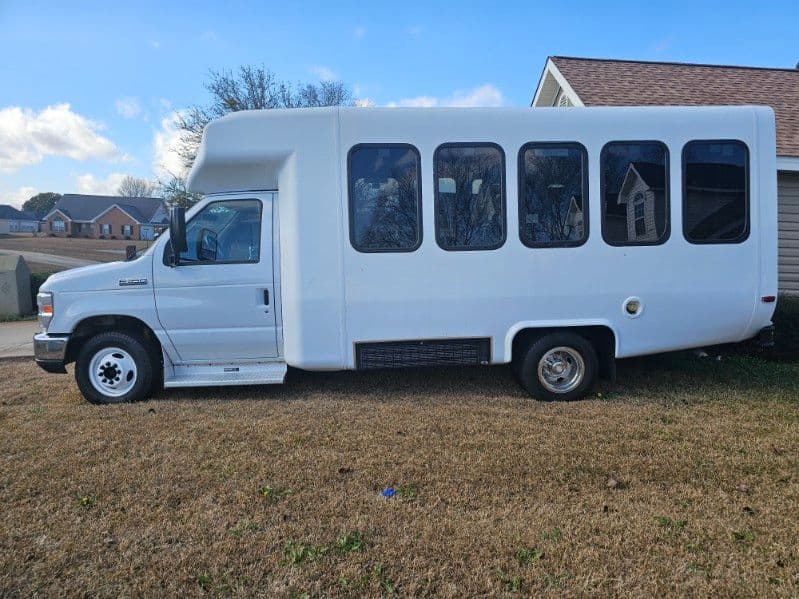 2018 Ford E-350 bus 2018 Ford E-350 bus